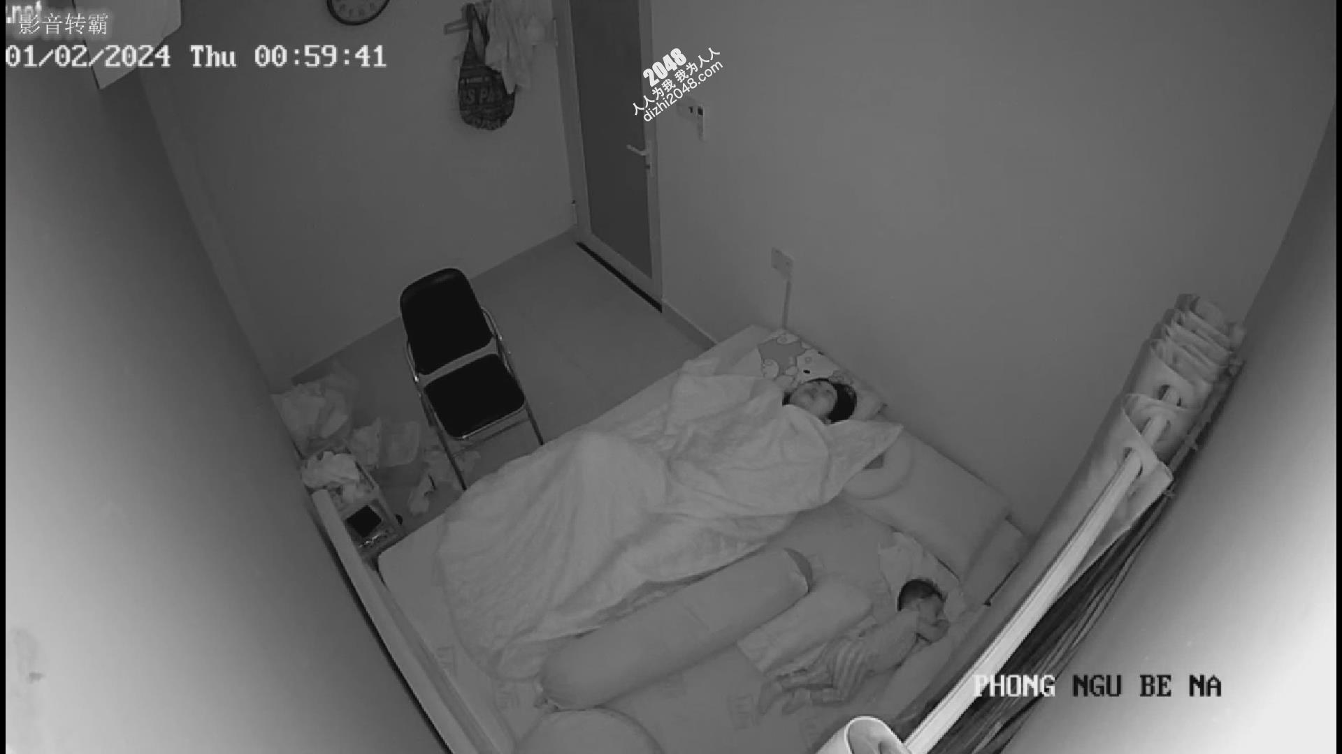 黑客破解家庭监控偷拍女性自慰视频截图-1（50p） | 另类图片- 我为人人