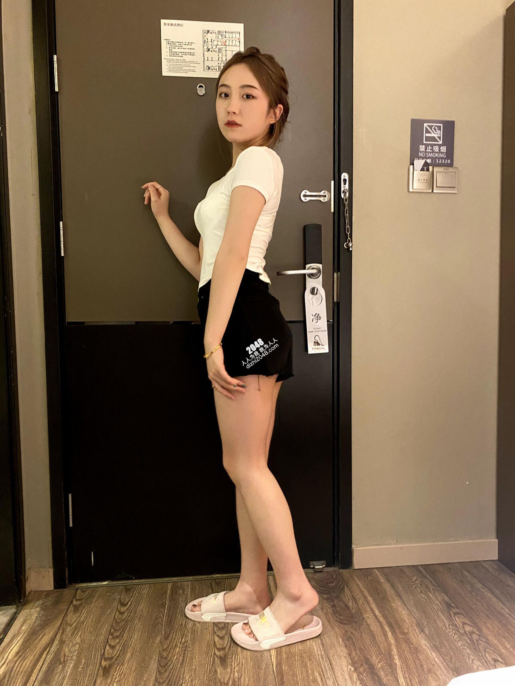极品少妇酒店私拍【28P】