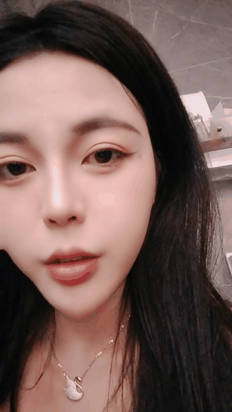 大奶子高颜值清纯女黄瓜自慰【18P】