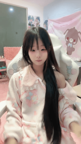 大眼睛极品萝莉【26P】